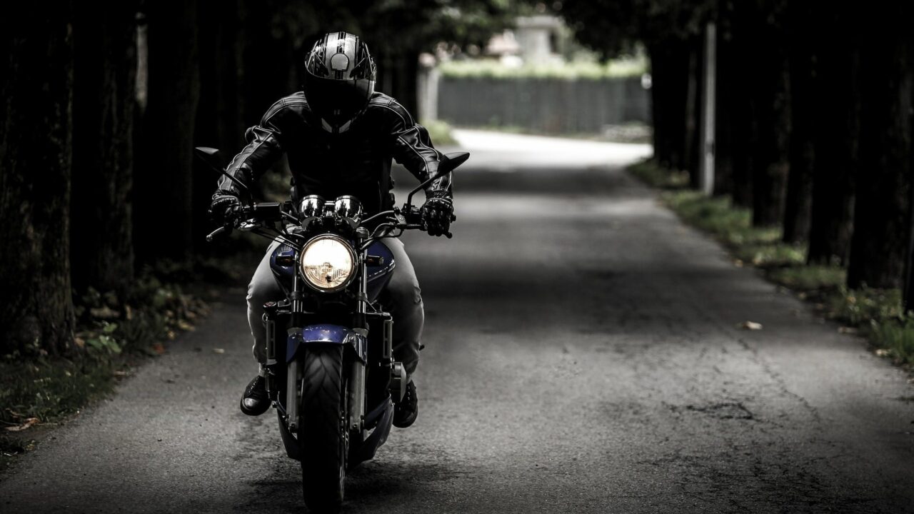 Kurtka to dla motocyklisty nie tylko ochrona